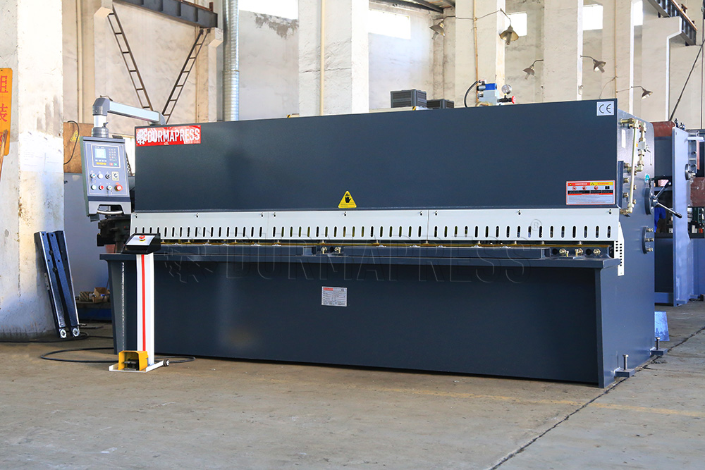 Explain the relationship between the hydraulic shears and the